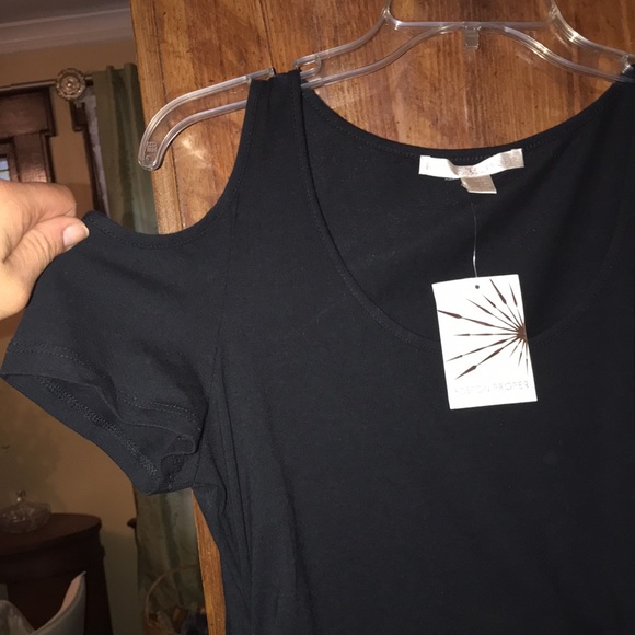 OFF THE SHOULDERS SASSY TOP (NEW WITH TAGS)! - Picture 5 of 9